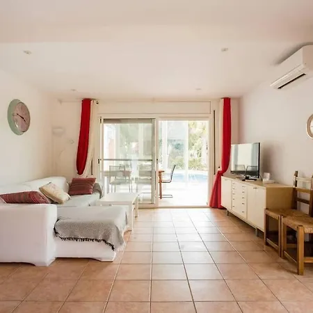 Canyelles Beach Vila With Swimming Pool * Льорет-де-Мар